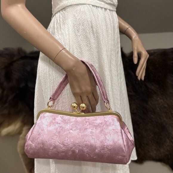 Metallic Fuchsia Cowhide Leather Spiral Embossed Kisslock Baguette Bag/Crossbody - Picture 3 of 12